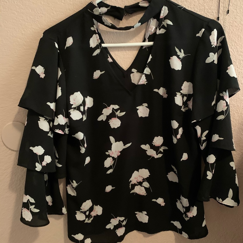 Really cute long sleeve top